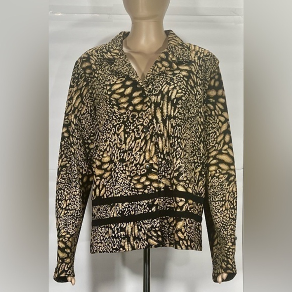 STUDIO COLLECTION ANIMAL PRINT BLAZER.OR TOP SIZE 18